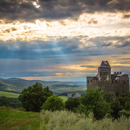 Готель Hollokoeves Vendeghazak Екстер'єр фото